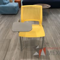 Lote 039 - Silla fija color amarillo con paleta - Imagen 6