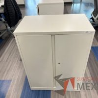 Lote 030 - Gabinete vertical de 2 puertas y 2 entrepaños color blanco - Imagen 3
