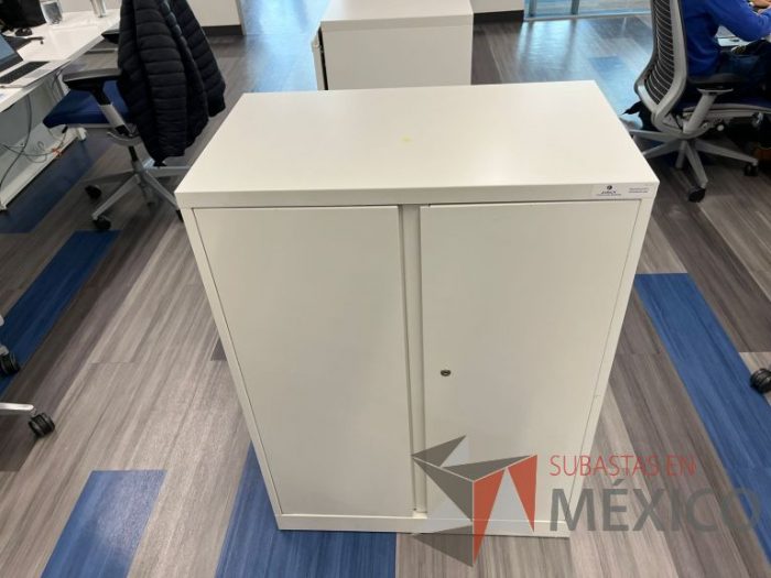 Lote 030 - Gabinete vertical de 2 puertas y 2 entrepaños color blanco - Imagen 3