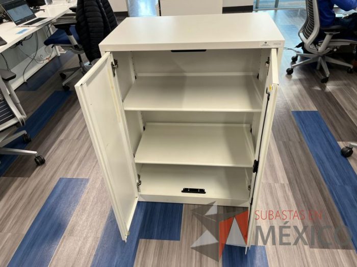 Lote 030 - Gabinete vertical de 2 puertas y 2 entrepaños color blanco - Imagen 5