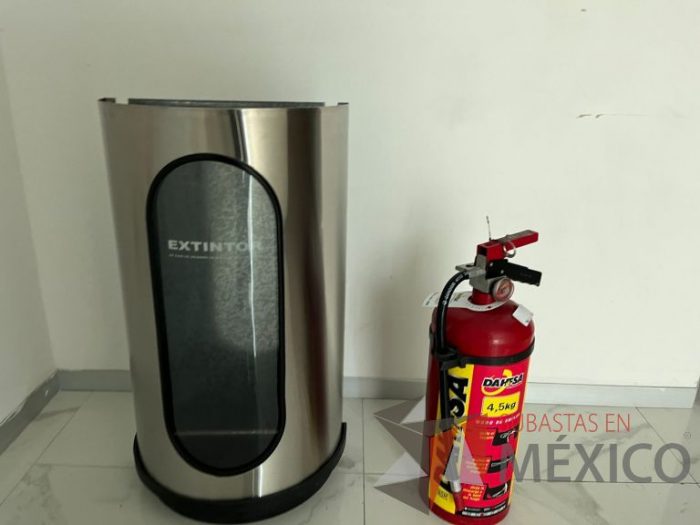 Lote 184 - 5 Extintores de P.Q.S., clase A, B y C de 4.5 kg. con porta extintor - Imagen 2
