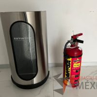 Lote 184 - 5 Extintores de P.Q.S., clase A, B y C de 4.5 kg. con porta extintor