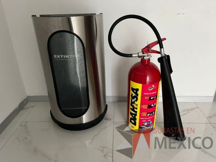 Lote 185 - 11 Extintores de Dióxido de Carbono, clase B y C de 4.5 kg. con porta extintor - Imagen 3