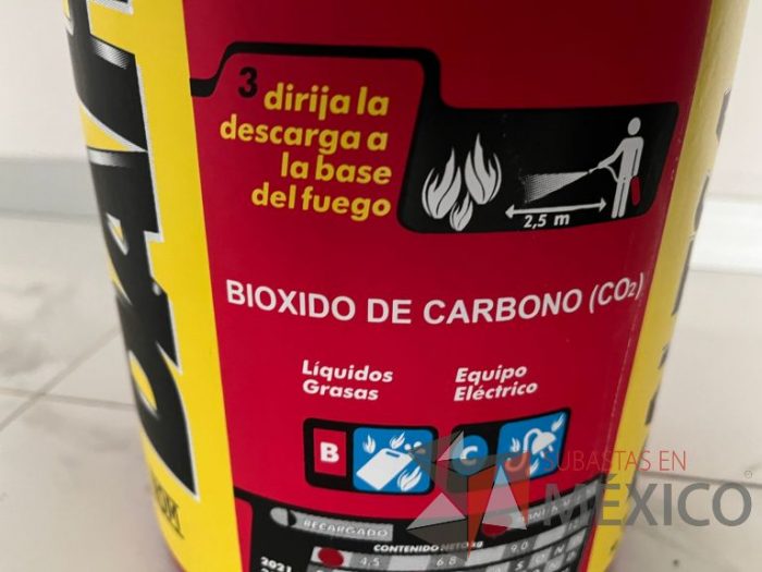 Lote 185 - 11 Extintores de Dióxido de Carbono, clase B y C de 4.5 kg. con porta extintor - Imagen 6