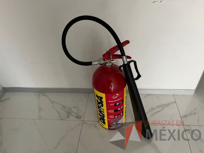 Lote 185 - 11 Extintores de Dióxido de Carbono, clase B y C de 4.5 kg. con porta extintor - Imagen 7