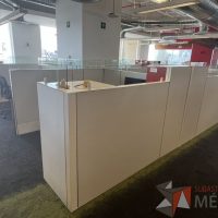 Lote 013 - Estación de trabajo para 6 personas incluye 6 Credenzas, 6 Gabinetes  y 6 Gavetas - Haworth - Imagen 10