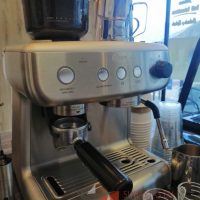 Lote 009 - Máquina para café con accesorios, marca Oster