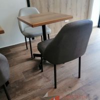 Lote 019 - Mesa de encino con base metálica