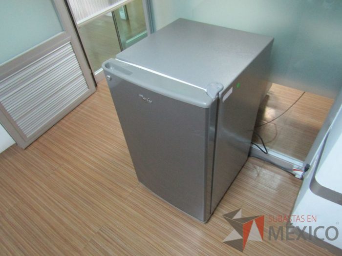 Lote 099 - Frigobar marca WHIRLPOOL - Imagen 8