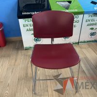 Lote 078 - 4 Sillas de visita con base tipo trineo color rojo y Mesa de trabajo circular con base metálica y cubierta color blanco - Imagen 7
