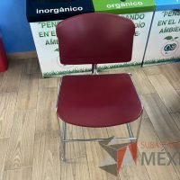 Lote 078 - 4 Sillas de visita con base tipo trineo color rojo y Mesa de trabajo circular con base metálica y cubierta color blanco - Imagen 8