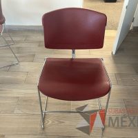 Lote 078 - 4 Sillas de visita con base tipo trineo color rojo y Mesa de trabajo circular con base metálica y cubierta color blanco - Imagen 6