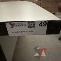 Lote 308 - 2 Escritorios color blanco con orificios para cables y portateclado - Imagen 5