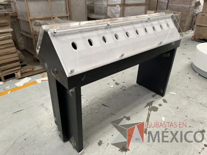Lote 032 - Mesa para exhibición con cubierta de acrílico - Imagen 5