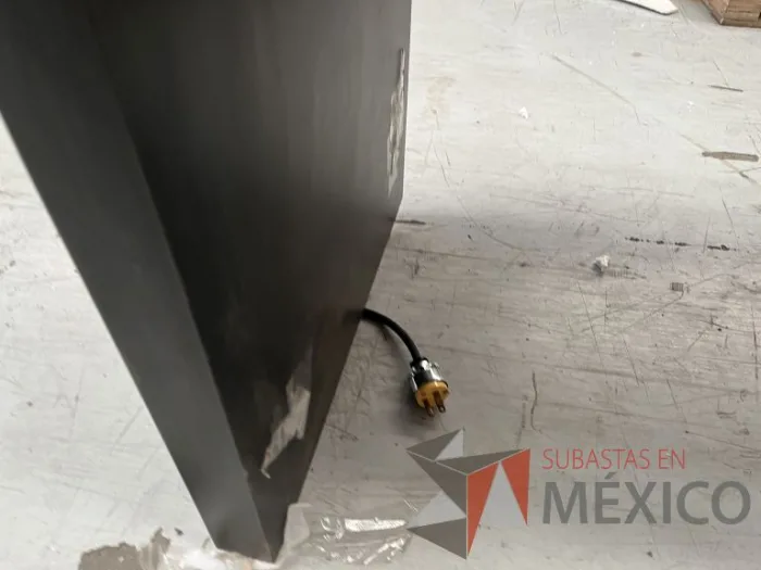 Lote 032 - Mesa para exhibición con cubierta de acrílico - Imagen 7