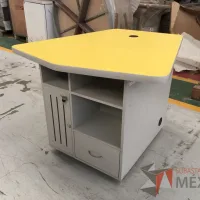 Lote 036 - 4 Mesas de trabajo con 1 cajón, 1 puerta y 1 entrepaño