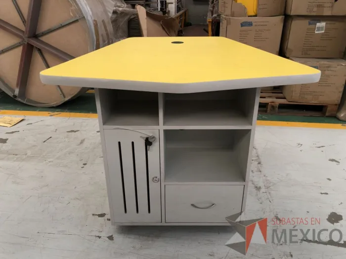Lote 036 - 4 Mesas de trabajo con 1 cajón, 1 puerta y 1 entrepaño - Imagen 4
