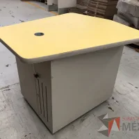 Lote 036 - 4 Mesas de trabajo con 1 cajón, 1 puerta y 1 entrepaño - Imagen 9