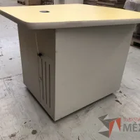 Lote 036 - 4 Mesas de trabajo con 1 cajón, 1 puerta y 1 entrepaño - Imagen 10