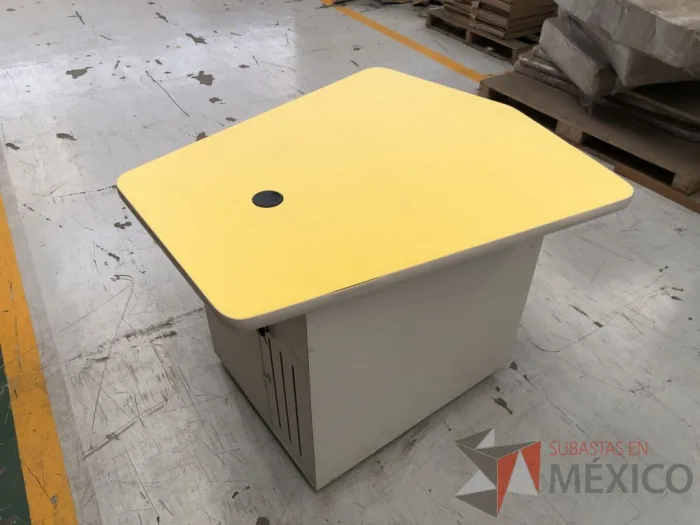 Lote 036 - 4 Mesas de trabajo con 1 cajón, 1 puerta y 1 entrepaño - Imagen 11