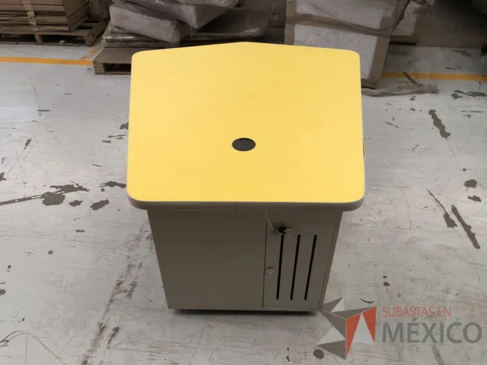 Lote 036 - 4 Mesas de trabajo con 1 cajón, 1 puerta y 1 entrepaño - Imagen 12