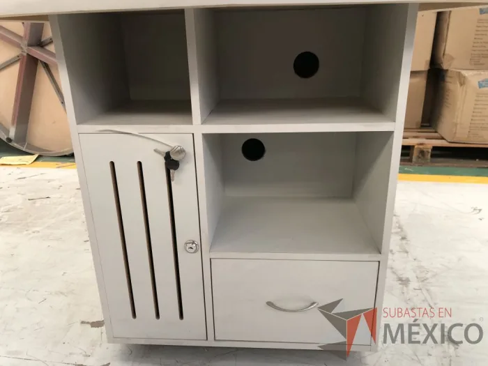 Lote 036 - 4 Mesas de trabajo con 1 cajón, 1 puerta y 1 entrepaño - Imagen 19