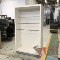 Lote 035 - 2 Gabinetes altos con tubos metálicos, Mueble con puerta corrediza, etc... - Imagen 6