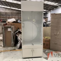 Lote 057 - 5 Gabinetes de 2 puertas de vidrio y 2 puertas
