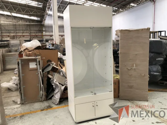 Lote 057 - 5 Gabinetes de 2 puertas de vidrio y 2 puertas inferiores color blanco - Imagen 4
