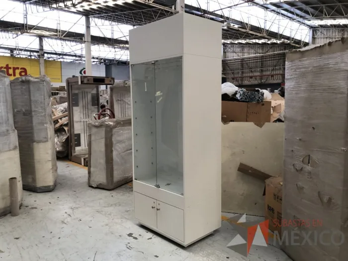 Lote 057 - 5 Gabinetes de 2 puertas de vidrio y 2 puertas inferiores color blanco - Imagen 3