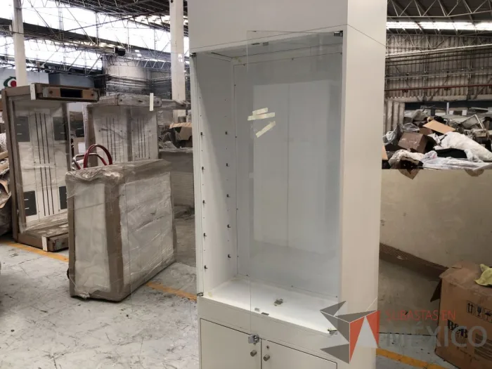 Lote 057 - 5 Gabinetes de 2 puertas de vidrio y 2 puertas inferiores color blanco - Imagen 7