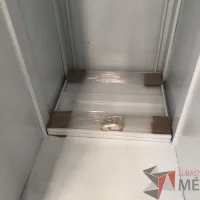 Lote 122 - Gabinete con 1 puerta y entrepaños - Imagen 10