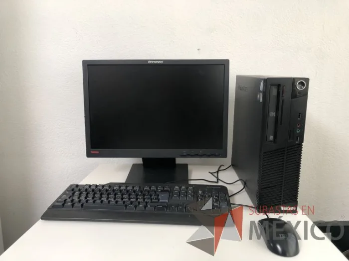 Lote 006 - 5 Desktop, 500 GB HDD, 4 GB RAM y 5 Monitores Lenovo