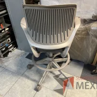 Lote 001 - Silla alta con descansa pies - Imagen 4