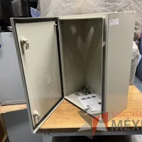 Lote 008 - Gabinete para control eléctrico