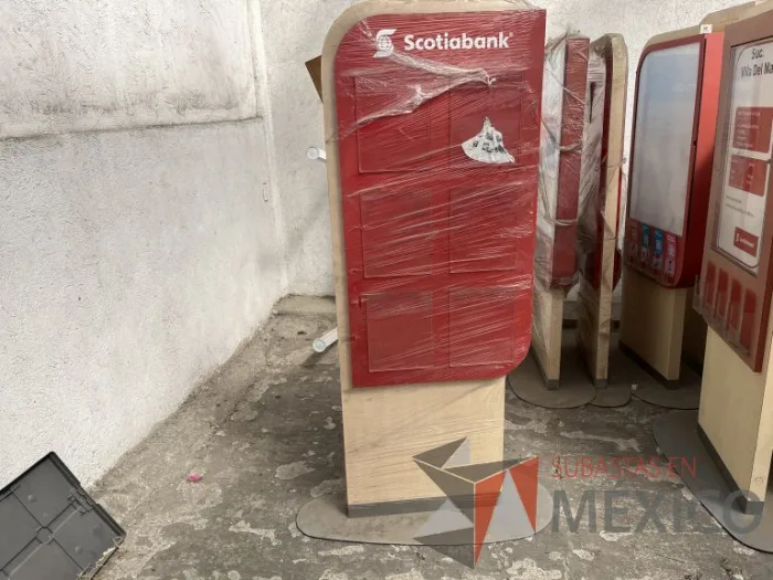 Lote 005 - 42 Porta póster con base metálica - Imagen 2