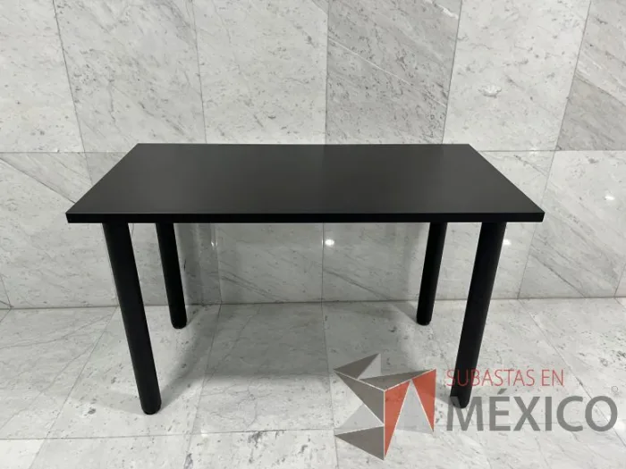 Lote 011 - 2 Mesas de trabajo Nuevas, desarmadas