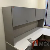 Lote 014 - Escritorio en escuadra con archivero de pedestal de 3 cajones, cubierta color blanco y 2 gavetas sobre puestas - Imagen 3