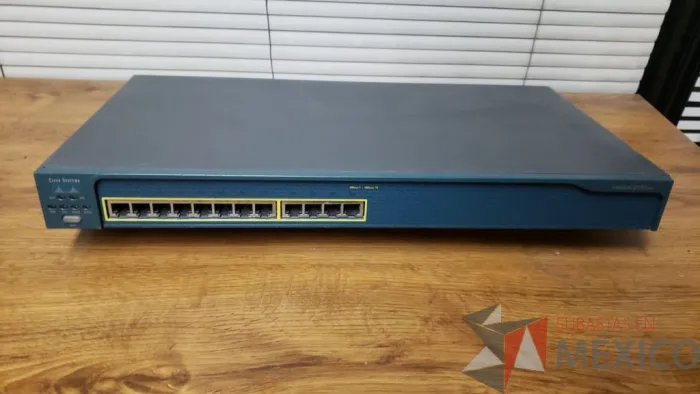 Lote 101 - Switch con 12 puertos - Imagen 2