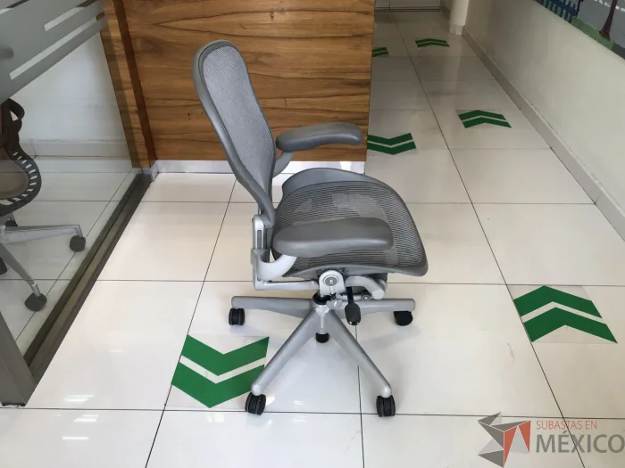 Lote 006 - Silla Aeron gris - Imagen 5
