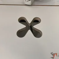 Lote 007 - Mesa de trabajo plegable para 4 personas con orificios para cable y estructura metálica - Imagen 10