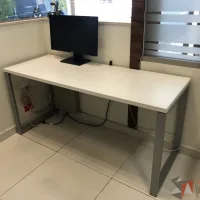 Lote 019 - Mesa de trabajo para 1 persona - Imagen 7