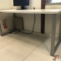 Lote 019 - Mesa de trabajo para 1 persona - Imagen 6