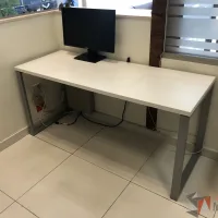 Lote 019 - Mesa de trabajo para 1 persona