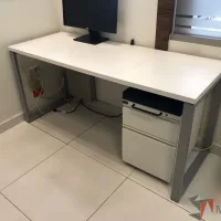 Lote 019 - Mesa de trabajo para 1 persona - Imagen 4