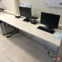 Lote 017 - Mesa de trabajo para 4 personas - Imagen 5