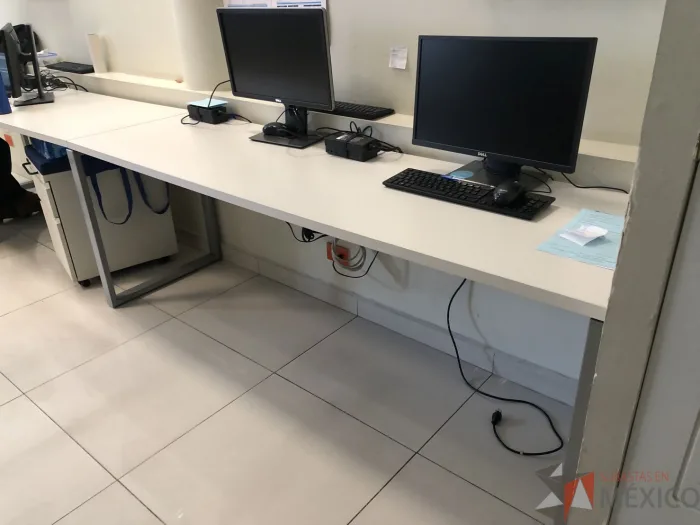 Lote 017 - Mesa de trabajo para 4 personas - Imagen 3