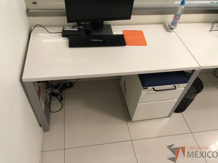 Lote 018 - Mesa de trabajo para 2 personas - Imagen 4