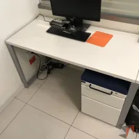 Lote 018 - Mesa de trabajo para 2 personas - Imagen 6