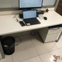 Lote 018 - Mesa de trabajo para 2 personas - Imagen 3